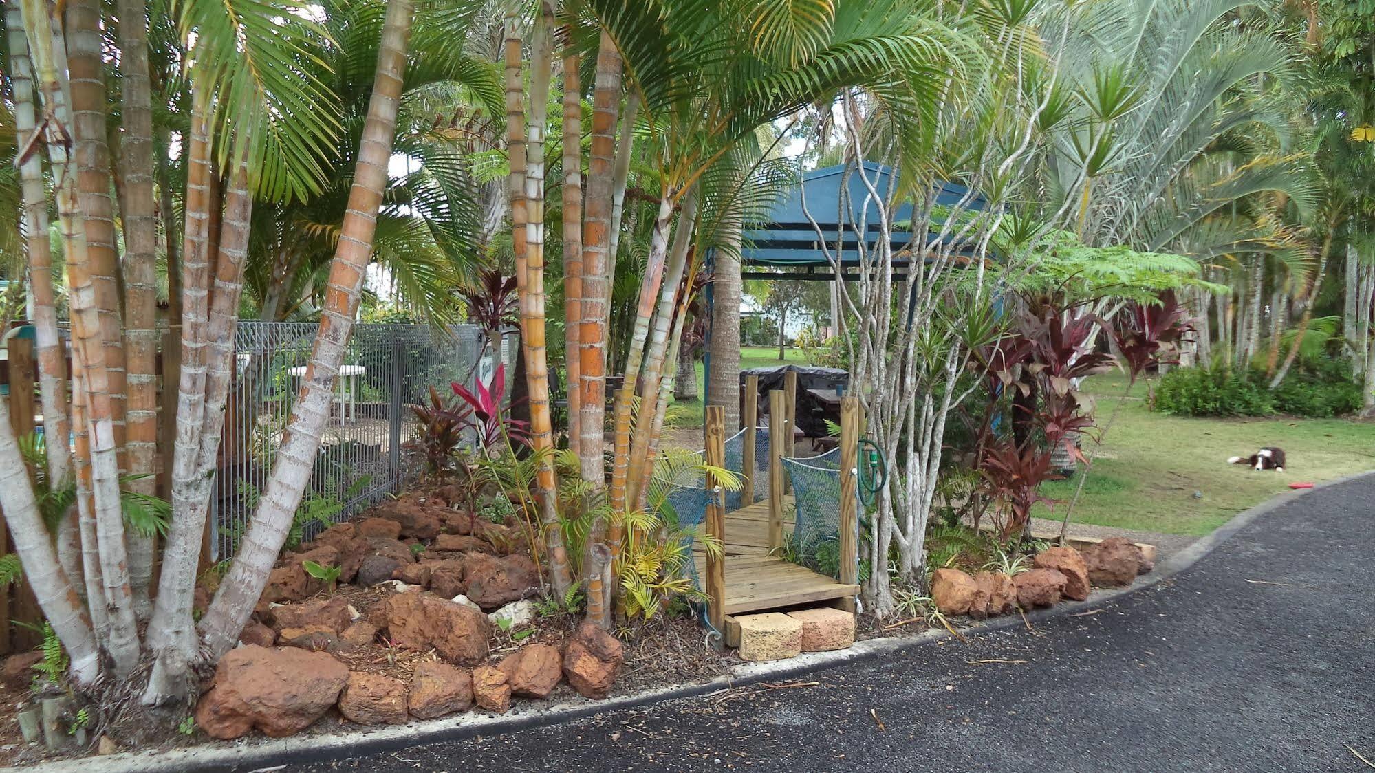 Tin Can Bay Motel Exterior foto